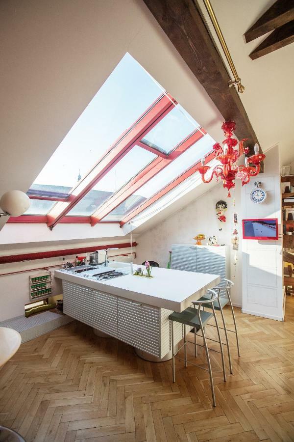 Appartamento Unique Luxury Loft With Terrace In Old Town Praga Esterno foto