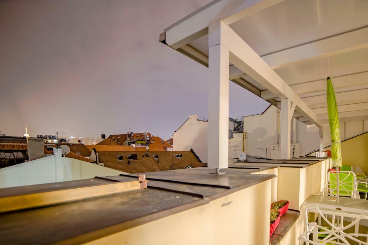 Appartamento Unique Luxury Loft With Terrace In Old Town Praga Esterno foto